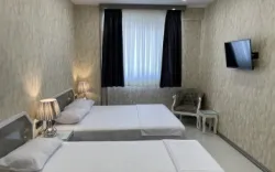 هتل آپارتمان شفق مشهد - اتاق 3 تخته (1 تخت 2 نفره و 1 تخت 1 نفره)