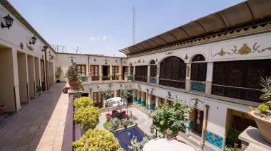 هتل سنتی طلوع خورشید اصفهان - نمای محوطه