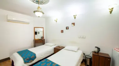 هتل سنتی طلوع خورشید اصفهان - اتاق 2 تخته (2 تخت 1 نفره)