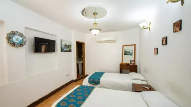 هتل سنتی طلوع خورشید اصفهان - اتاق 2 تخته (2 تخت 1 نفره)