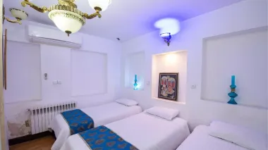 هتل سنتی طلوع خورشید اصفهان - اتاق 3 تخته (3 تخت 1 نفره)