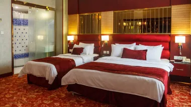 هتل الماس یک مشهد - اتاق 3 تخته (1 تخت 2 نفره و 1 تخت 1 نفره)