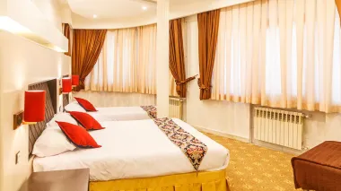 هتل مروارید تهران - اتاق 3 تخته (1 تخت 2 نفره و 1 تخت 1 نفره)