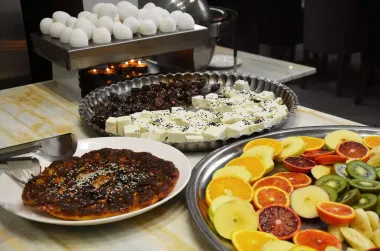 هتل مروارید تهران - میز سلف صبحانه