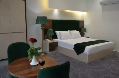 هتل مروارید تهران - اتاق 2 تخته (1 تخت 2 نفره)