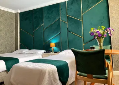 هتل اورین تهران - اتاق 3 تخته (1 تخت 2 نفره و 1 تخت 1 نفره)