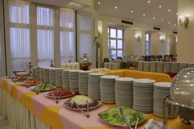 هتل بزرگ فردوسی تهران - میز سالاد