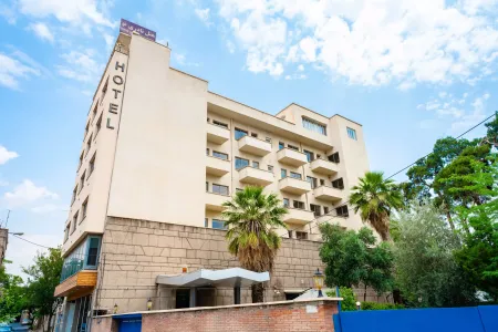 هتل نادری نو تهران - نمای بیرونی 