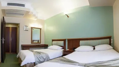 هتل اسکان تهران - اتاق 3 تخته (1 تخت 2 نفره و 1 تخت 1 نفره)