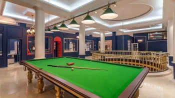 هتل بین المللی قصر مشهد - امکانات هتل ( میز بیلیارد )