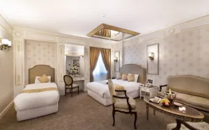 هتل بین المللی قصر مشهد - اتاق 3 تخته (1 تخت 2 نفره و 1 تخت 1 نفره)