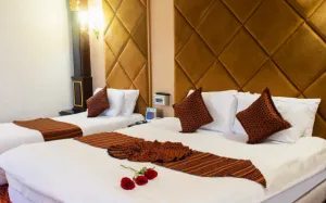 هتل بین المللی قصر مشهد - اتاق 3 تخته (1 تخت 2 نفره و 1 تخت 1 نفره)