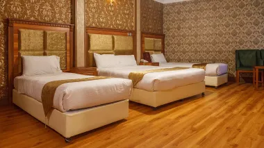 هتل شهریار تهران - اتاق 4 تخته (1 تخت 2 نفره و 2 تخت 1 نفره)