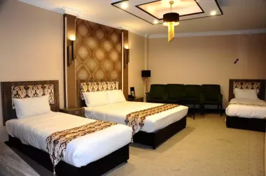 هتل شهریار تهران - اتاق 3 تخته (1 تخت 2 نفره و 1 تخت 1 نفره)