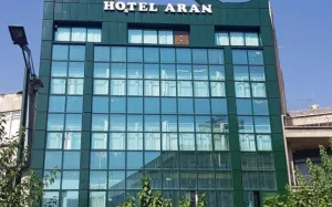 مهمانپذیر آران تهران - نمای بیرونی 