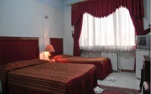 هتل آپارتمان رازی تهران - اتاق 3 تخته (1 تخت 2 نفره 1 تخت 1 نفره)