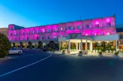 هتل ارم تهران - نمای بیرونی 