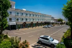 هتل ارم تهران - نمای بیرونی 