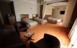 هتل ارم تهران - اتاق 4 تخته (1 تخت 2 نفره 1 تخت 1 نفره)