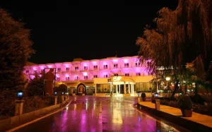 هتل ارم تهران - نمای بیرونی 