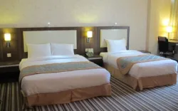 هتل انقلاب تهران - اتاق 3 تخته (1 تخت 2 نفره 1 تخت 1 نفره)