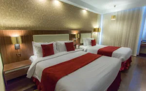 هتل انقلاب تهران - اتاق 3 تخته (1 تخت 2 نفره 1 تخت 1 نفره)