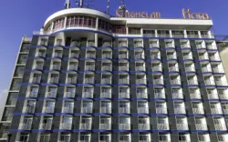 هتل انقلاب تهران - نمای بیرونی 