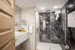 هتل بین المللی پارسیان استقلال تهران - حمام