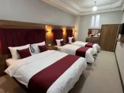 هتل کارا قشم - اتاق 4 تخته (1 تخت 2 نفره و 2 تخت 1 نفره)