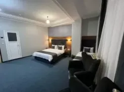 هتل کارا قشم - اتاق 3 تخته (1 تخت 2 نفره و 1 تخت 1نفره)