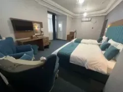 هتل کارا قشم - اتاق 3 تخته (1 تخت 2 نفره و 1 تخت 1نفره)