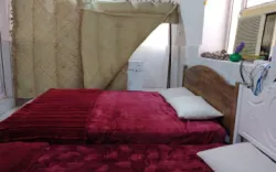 اقامتگاه بومگردی دنج جزیره هرمز - اتاق 3 تخته (1 تخت 2 نفره 1 تخت 1 نفره)