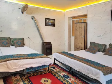 اقامتگاه بومگردی عطاءالدوله شیراز - اتاق 4 تخته (2 تخت 2 نفره)