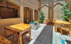 اقامتگاه بومگردی عطاءالدوله شیراز - نمای محوطه