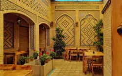 اقامتگاه بومگردی عطاءالدوله شیراز - نمای محوطه