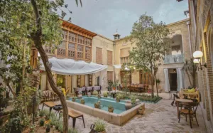 اقامتگاه سنتی درب شازده شیراز - نمای محوطه