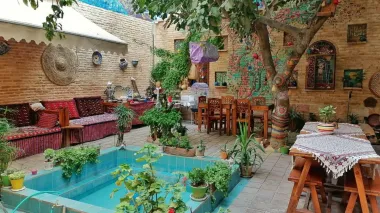 اقامتگاه سنتی ماه سلطان شیراز - نمای محوطه