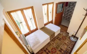 اقامتگاه بومگردی آنا شیراز - نمای اتاق