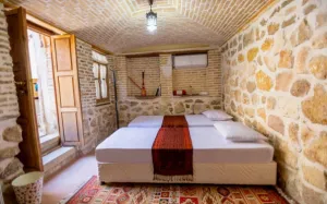 اقامتگاه بومگردی آنا شیراز - اتاق 2 تخته (2 تخت 1 نفره)