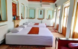 اقامتگاه بومگردی آنا شیراز - اتاق 4 تخته (2 تخت 2 نفره)