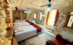 اقامتگاه بومگردی آنا شیراز - اتاق 3 تخته (3 تخت 1 نفره)