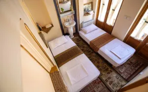 اقامتگاه بومگردی آنا شیراز - اتاق 2 تخته (2 تخت 1 نفره)