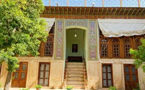 اقامتگاه بومگردی خانه شیراز - نمای محوطه