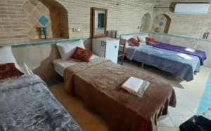 اقامتگاه سنتی ملک تاج شیراز - اتاق 4 تخته (4 تخت 1 نفره)