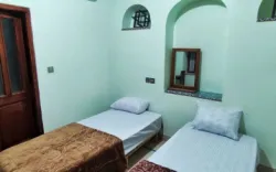 اقامتگاه سنتی ملک تاج شیراز - اتاق 2 تخته (2 تخت 1 نفره)