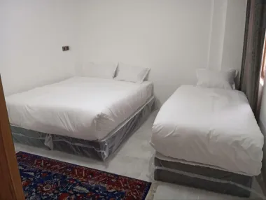 هتل آپارتمان رسام شیراز - اتاق 3 تخته (1 تخت 2 نفره 1 تخت 1 نفره)