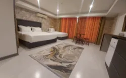 خانه مسافر دلگشا شیراز - اتاق 3 تخته (1 تخت 2 نفره 1 تخت 1 نفره)