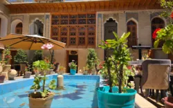 اقامتگاه سنتی عمارت جهانشاهی شیراز - نمای محوطه