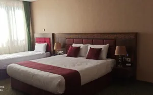 هتل آپارتمان سورنا شیراز - اتاق 3 تخته (1 تخت 2 نفره 1 تخت 1 نفره)