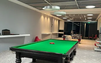 هتل رمیس تهران - میز بیلیارد